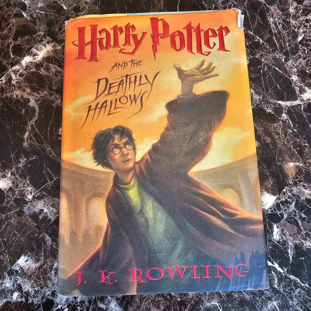 Harry Potter and the Deathly Hallows J.K. Rowling Hardcover 1st Edition 2007